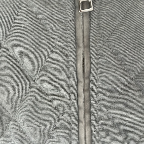 Beautiful never worn Banana Republic gray vest size medium. - Picture 4 of 5